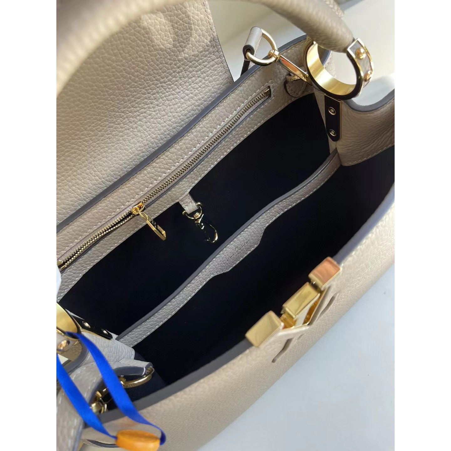 Louis Vuitton Capucines  Handbag (27-18-9 cm) - PerfectKickZ