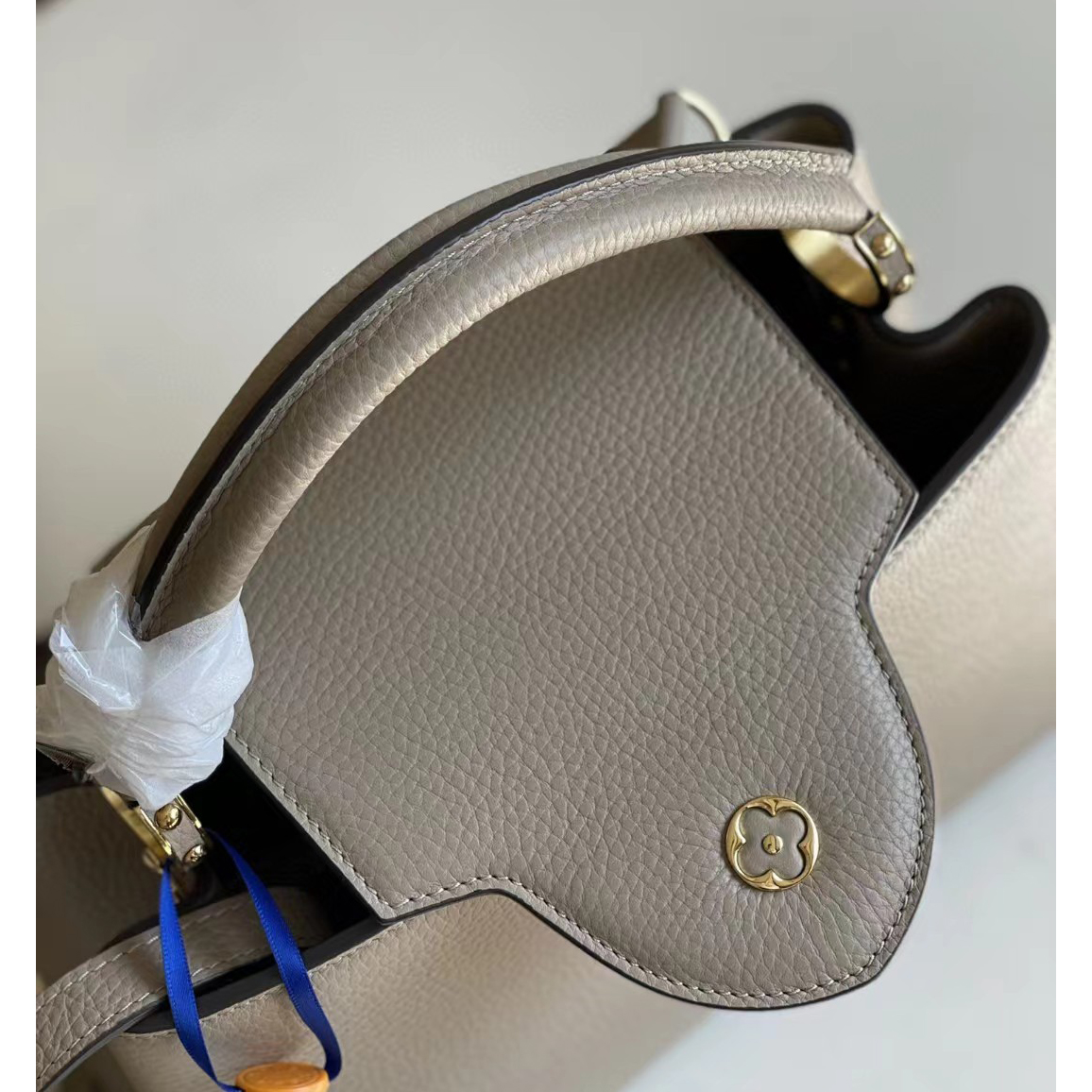 Louis Vuitton Capucines  Handbag (27-18-9 cm) - PerfectKickZ