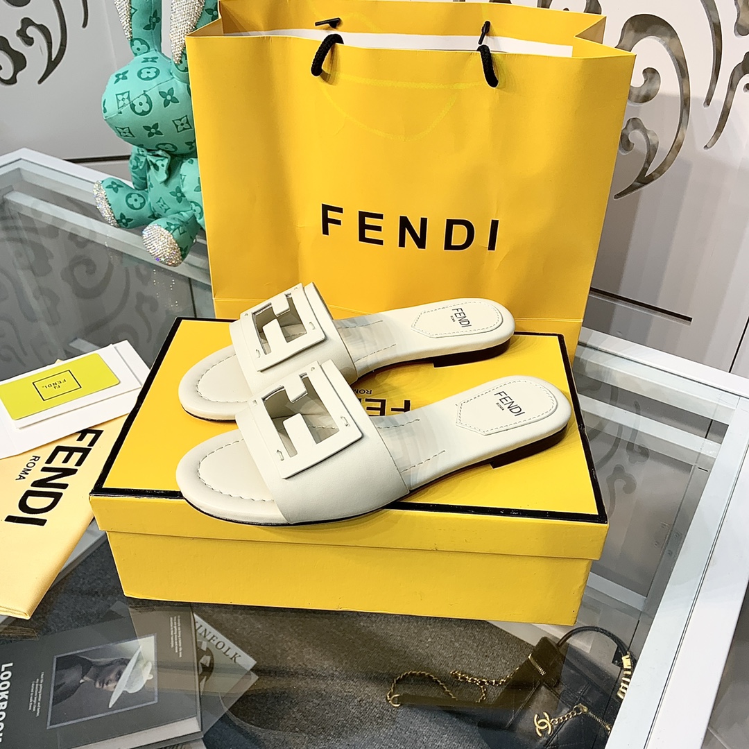 Fendi Signature Beige Leather Slides - PerfectKickZ