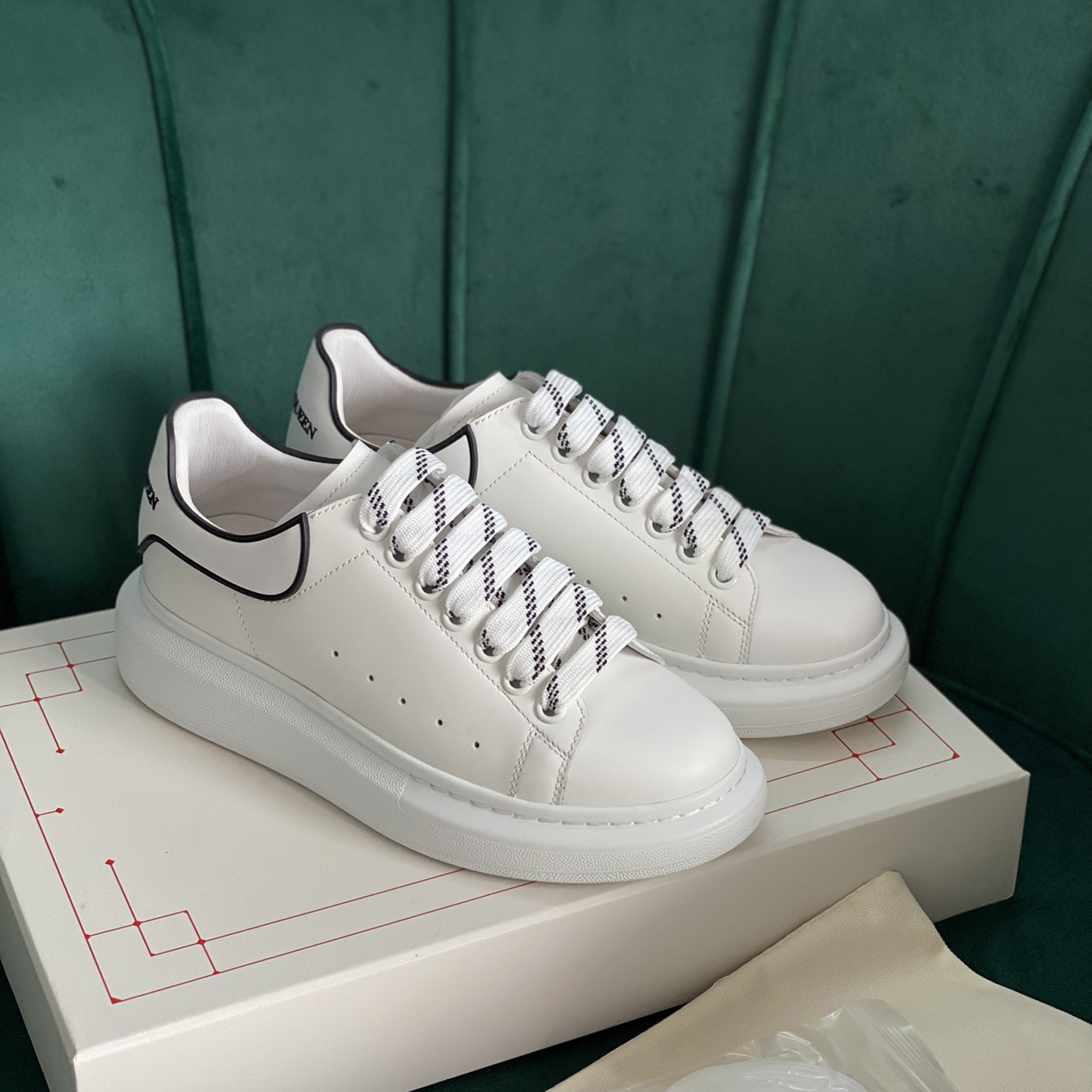 Alexander Mqueen Oversized Sneaker In White/Black - PerfectKickZ