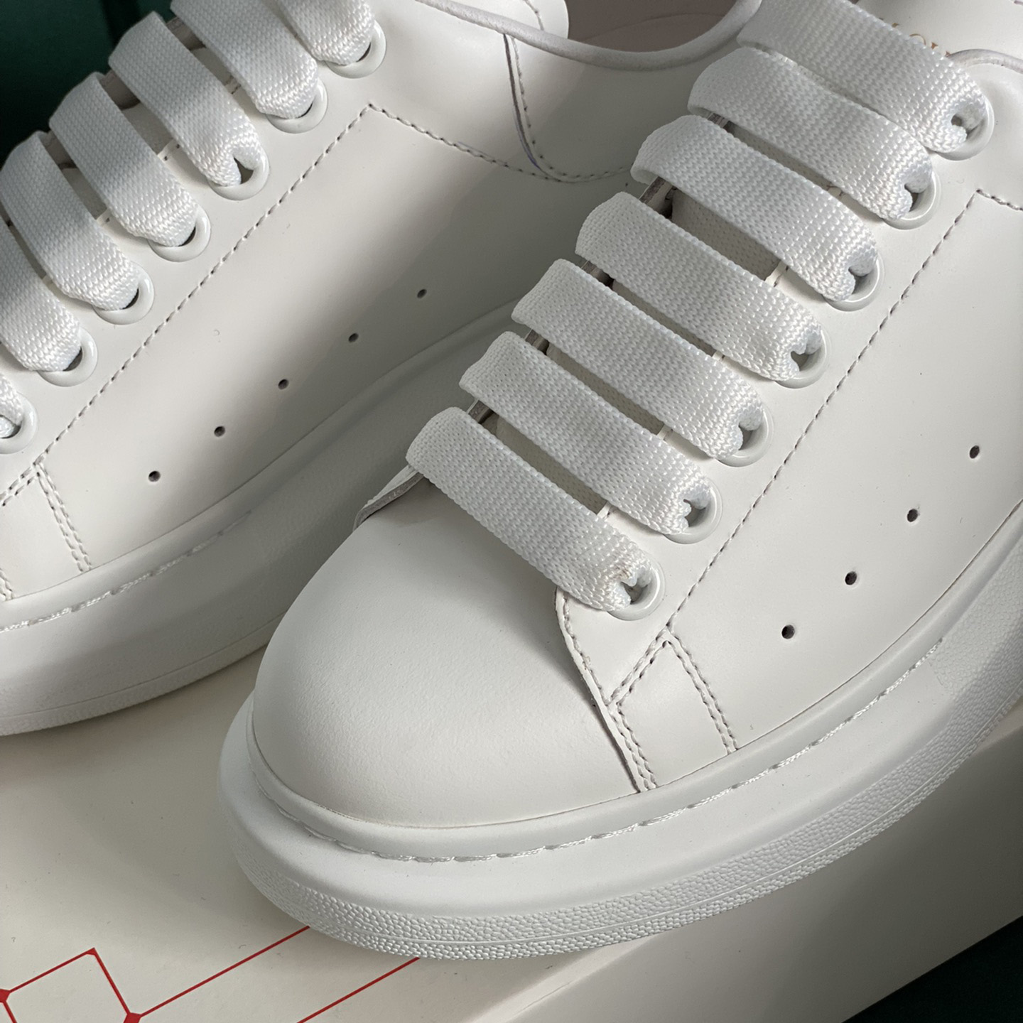 Alexander Mqueen Oversized Sneaker In White/Black - PerfectKickZ