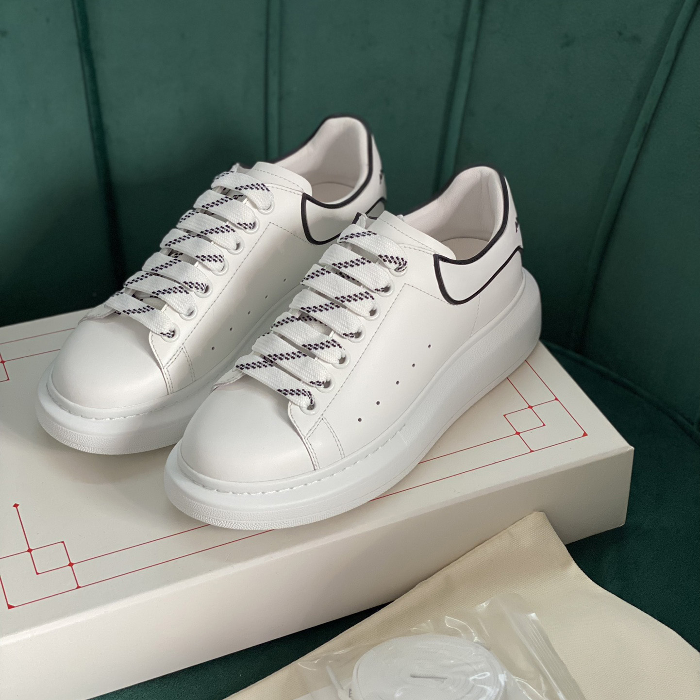 Alexander Mqueen Oversized Sneaker In White/Black - PerfectKickZ