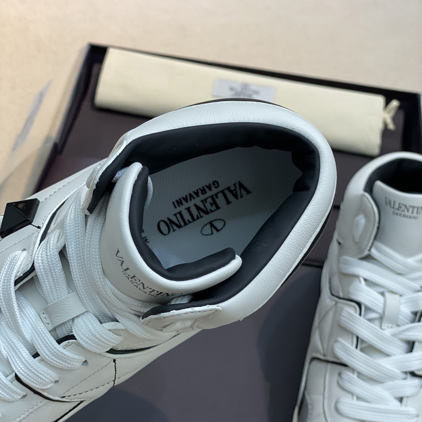 Valenti One Stud Mid-Top Nappa Sneaker - 
