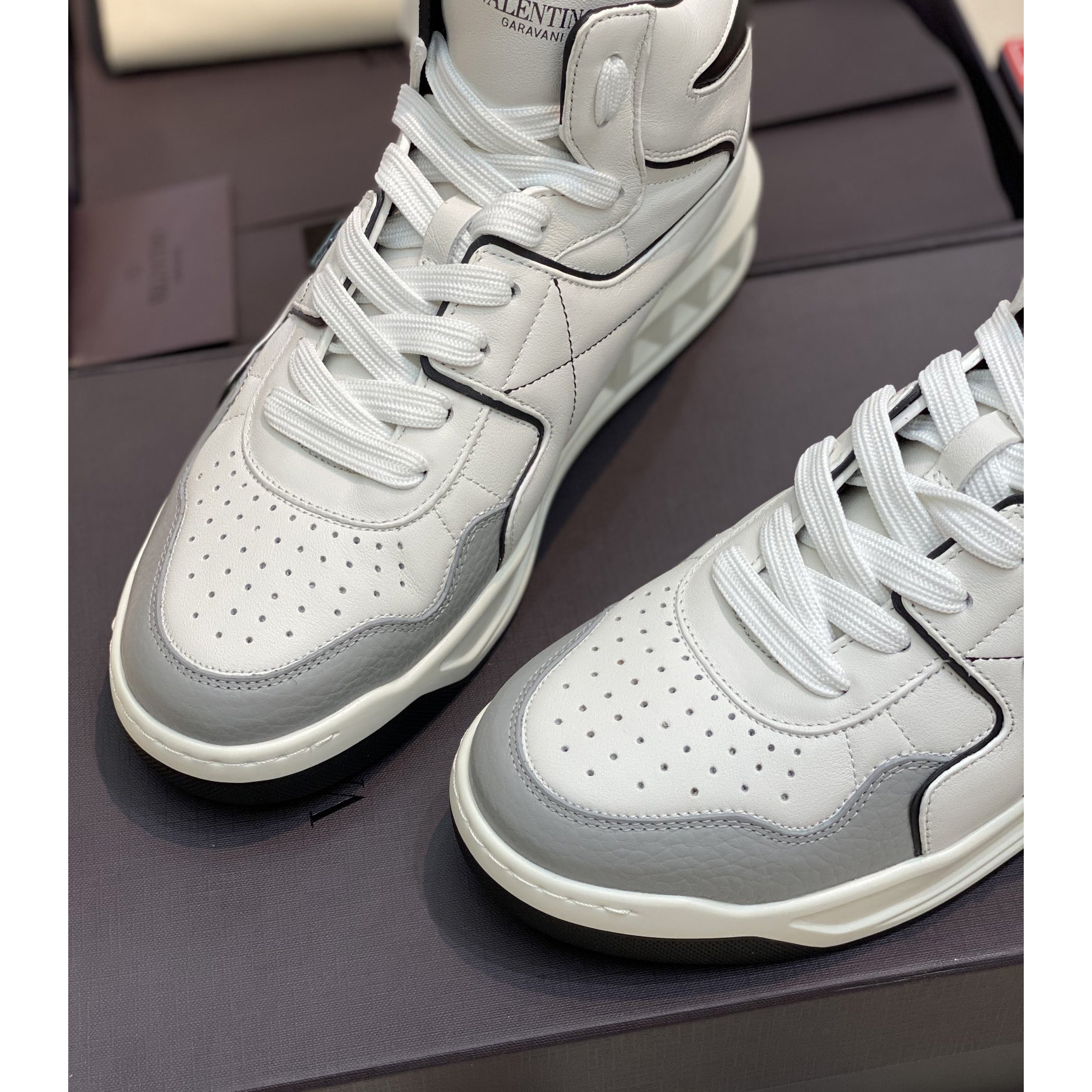 Valenti One Stud Mid-Top Nappa Sneaker - 