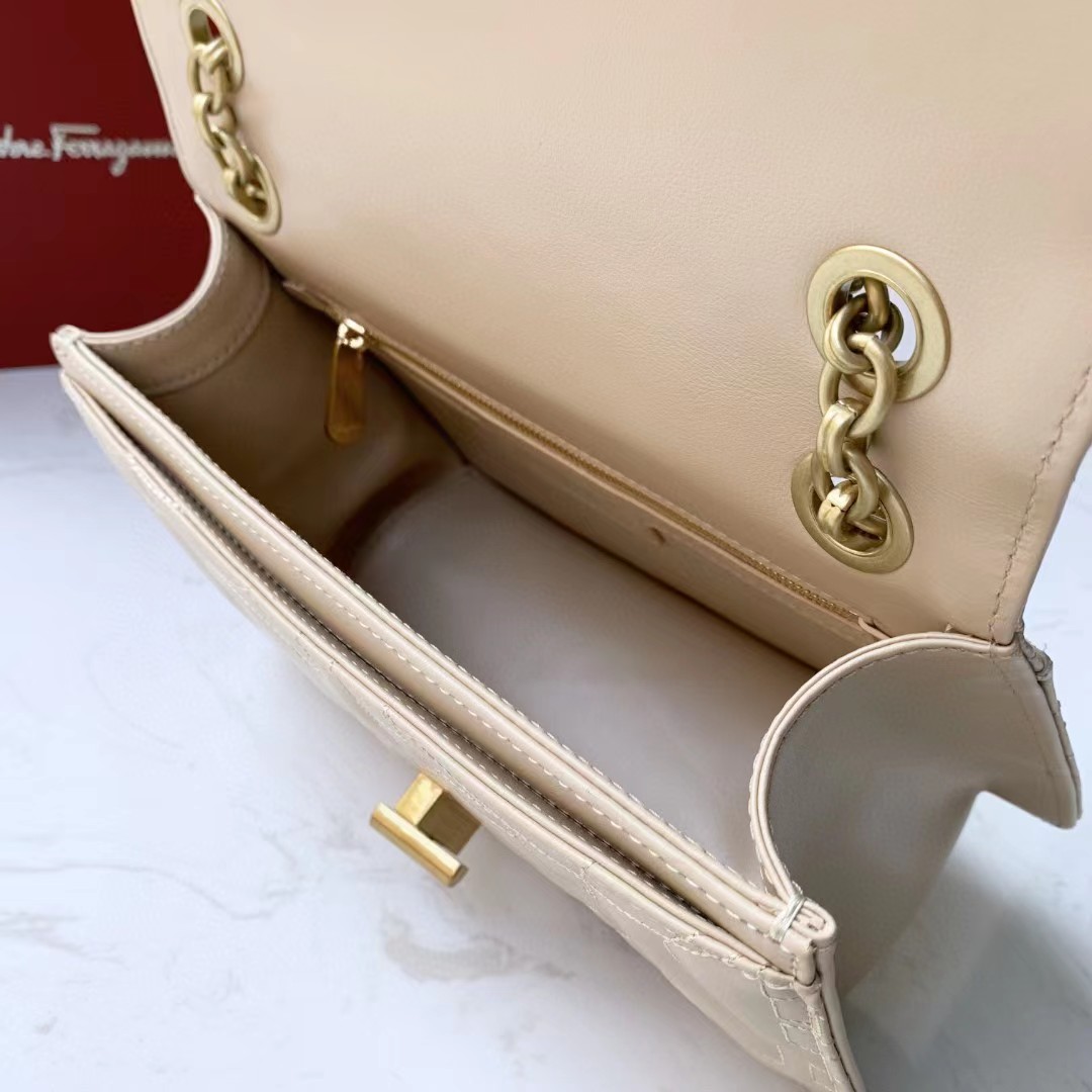 Ferragamo Leather Shoulder Bag(25-16-9cm)   - PerfectKickZ