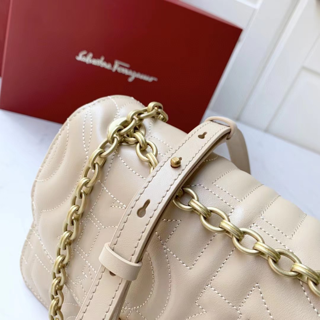 Ferragamo Leather Shoulder Bag(25-16-9cm)   - PerfectKickZ