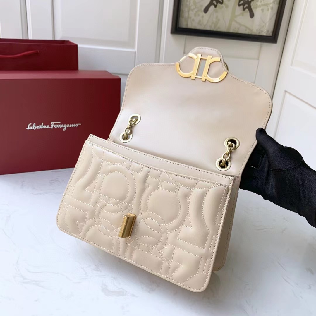 Ferragamo Leather Shoulder Bag(25-16-9cm)   - PerfectKickZ