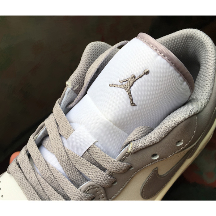 Air Jordan 1 Low Sneaker     553560-053 - 