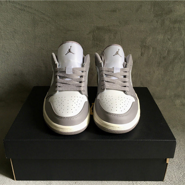 Air Jordan 1 Low Sneaker     553560-053 - 