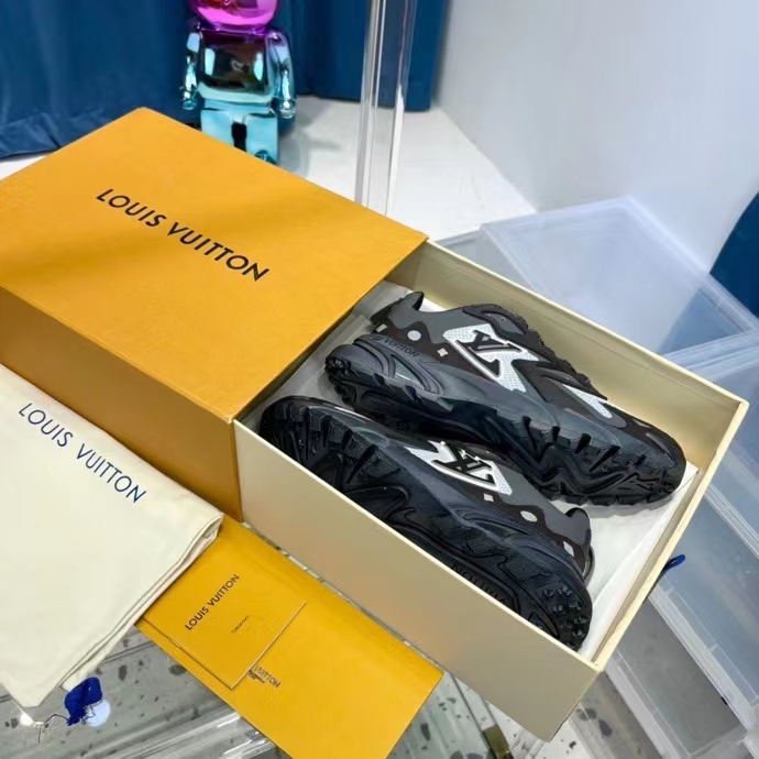 Louis Vuitton Runner Tatic Sneaker(Upon UK Size) - 