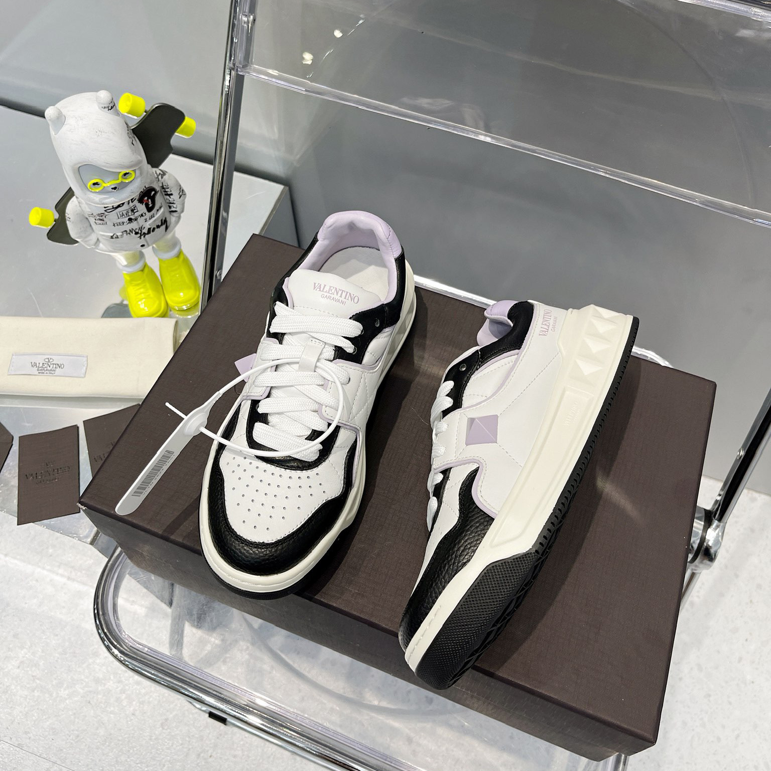 Valenti One Stud Low-Top Calfskin Sneaker - PerfectKickZ