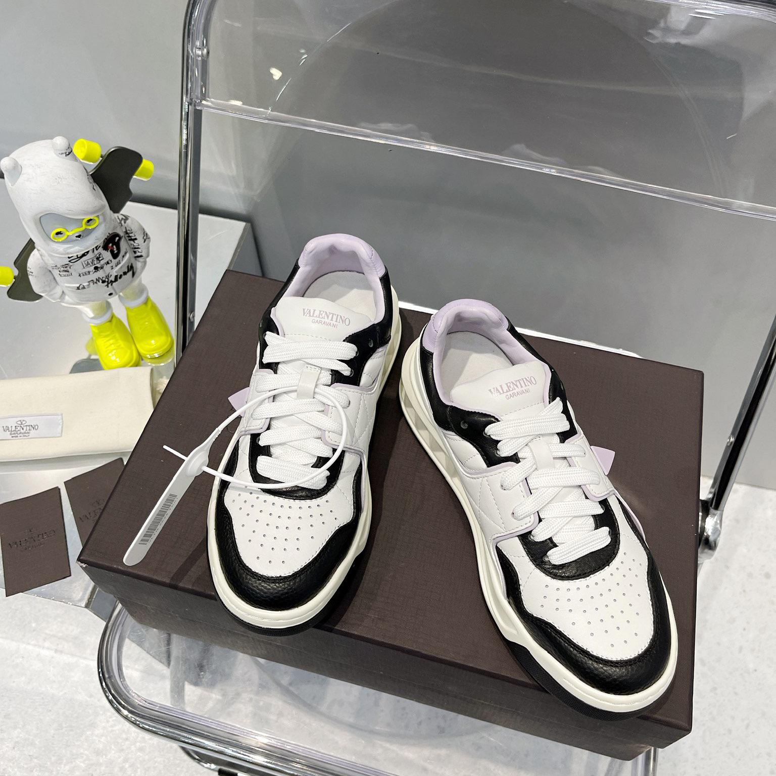 Valenti One Stud Low-Top Calfskin Sneaker - PerfectKickZ