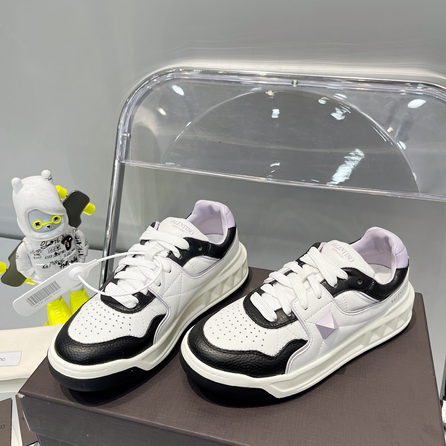Valenti One Stud Low-Top Calfskin Sneaker - PerfectKickZ