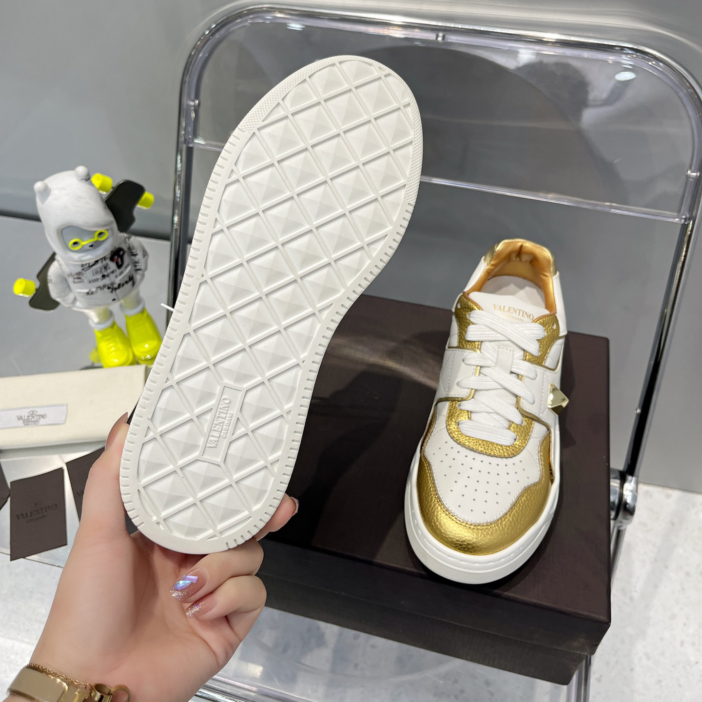 Valenti One Stud Low-Top Calfskin Sneaker - PerfectKickZ
