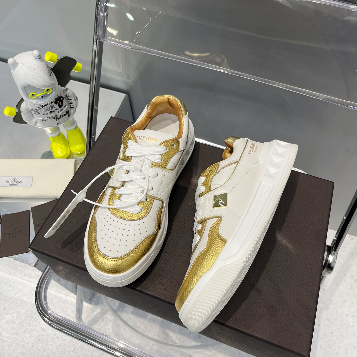 Valenti One Stud Low-Top Calfskin Sneaker - PerfectKickZ