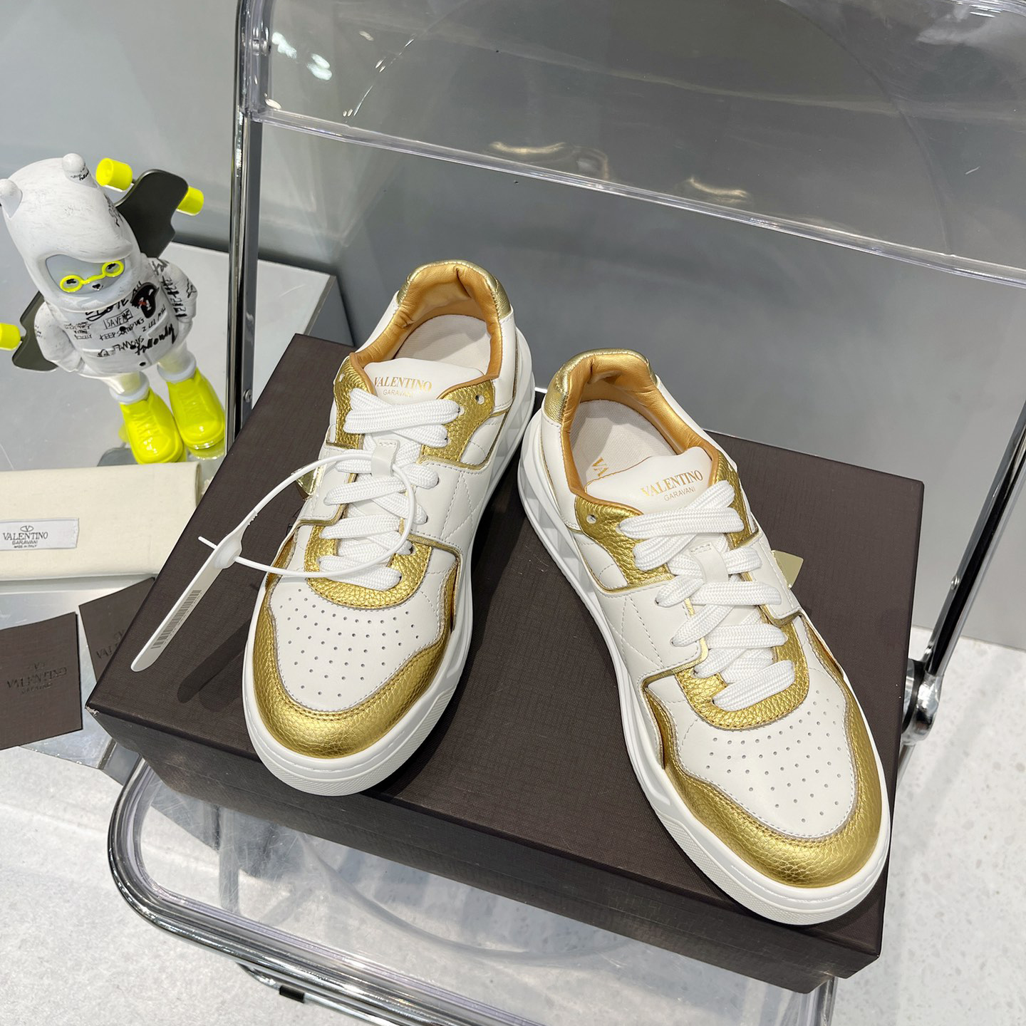Valenti One Stud Low-Top Calfskin Sneaker - PerfectKickZ
