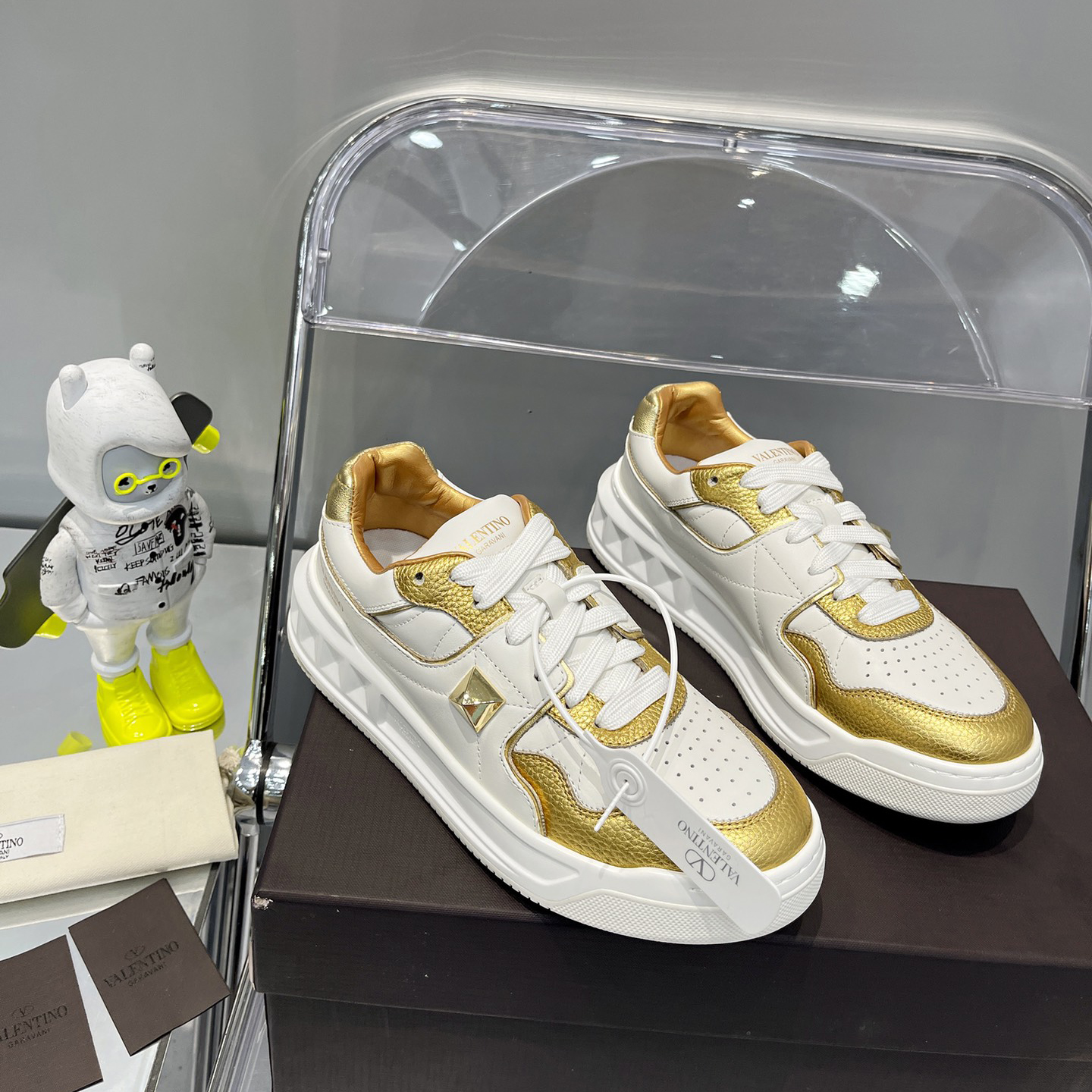 Valenti One Stud Low-Top Calfskin Sneaker - PerfectKickZ