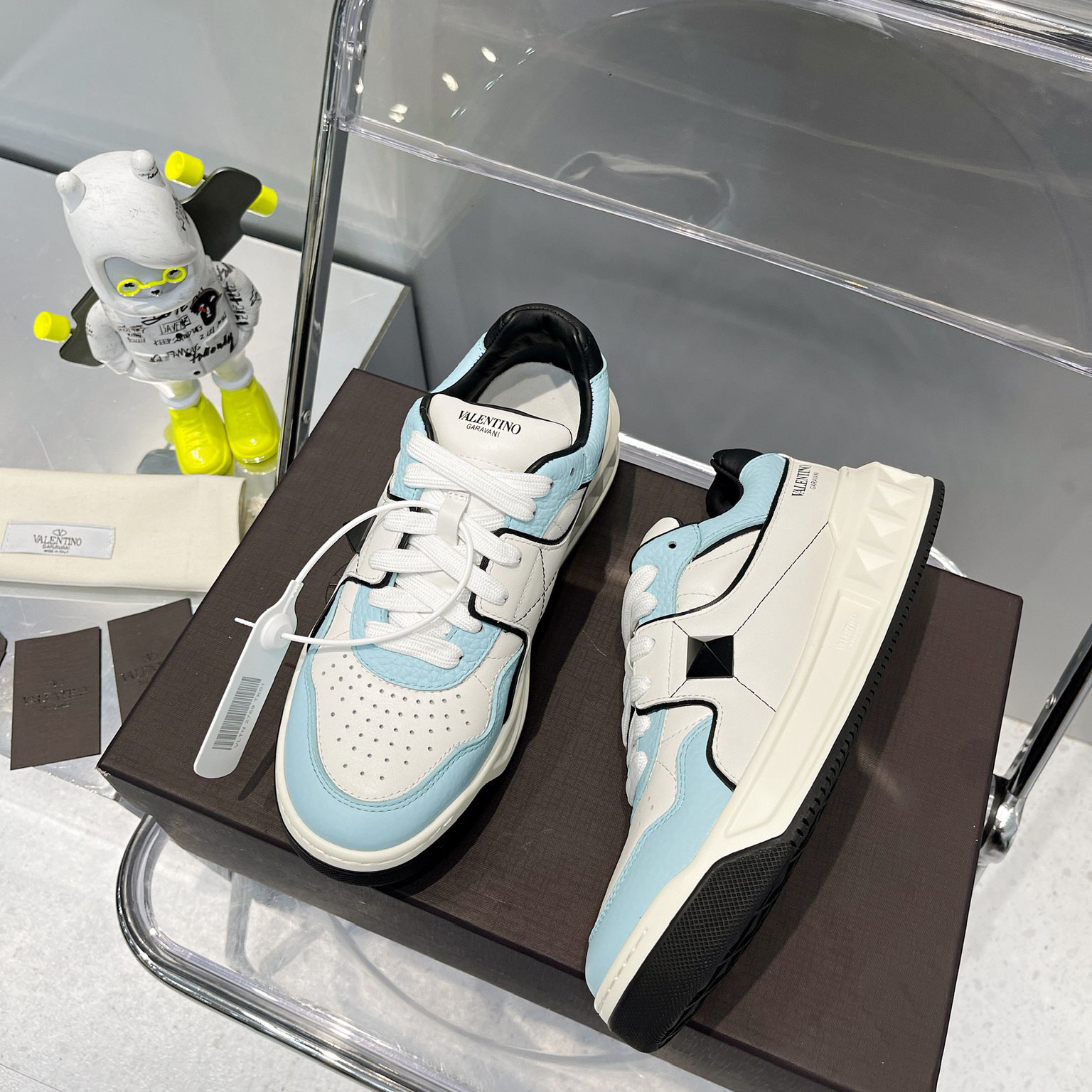 Valenti One Stud Low-Top Calfskin Sneaker - PerfectKickZ