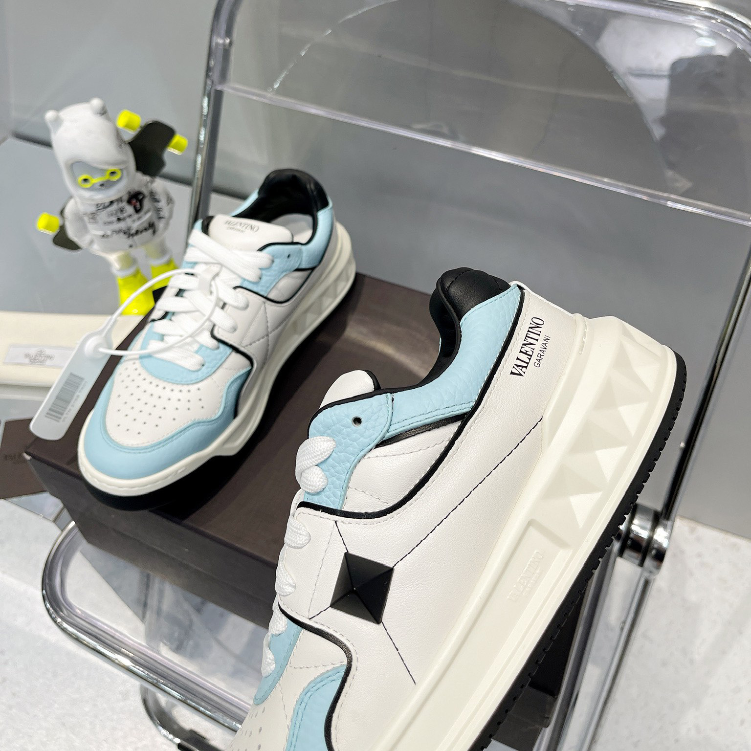Valenti One Stud Low-Top Calfskin Sneaker - PerfectKickZ