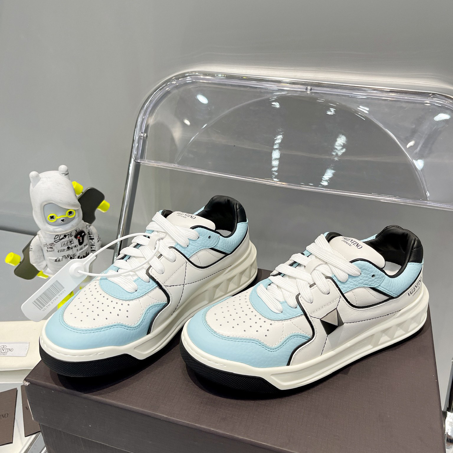 Valenti One Stud Low-Top Calfskin Sneaker - PerfectKickZ