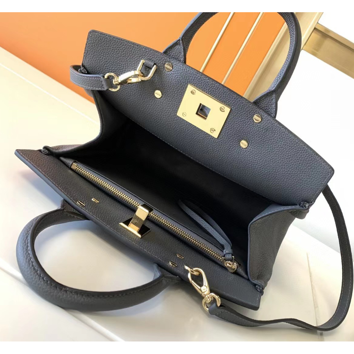 Ferragamo Studio Soft Bag(29-25-14.5cm)   21H159 - PerfectKickZ