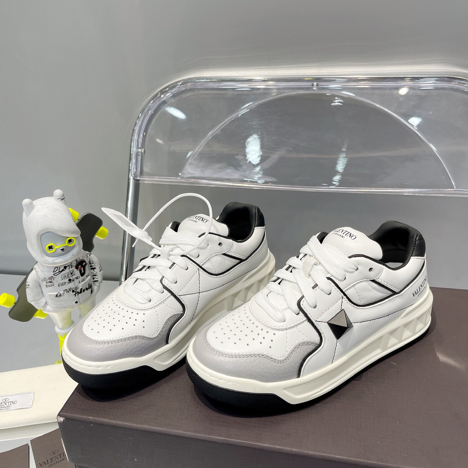 Valenti One Stud Low-Top Calfskin Sneaker - PerfectKickZ
