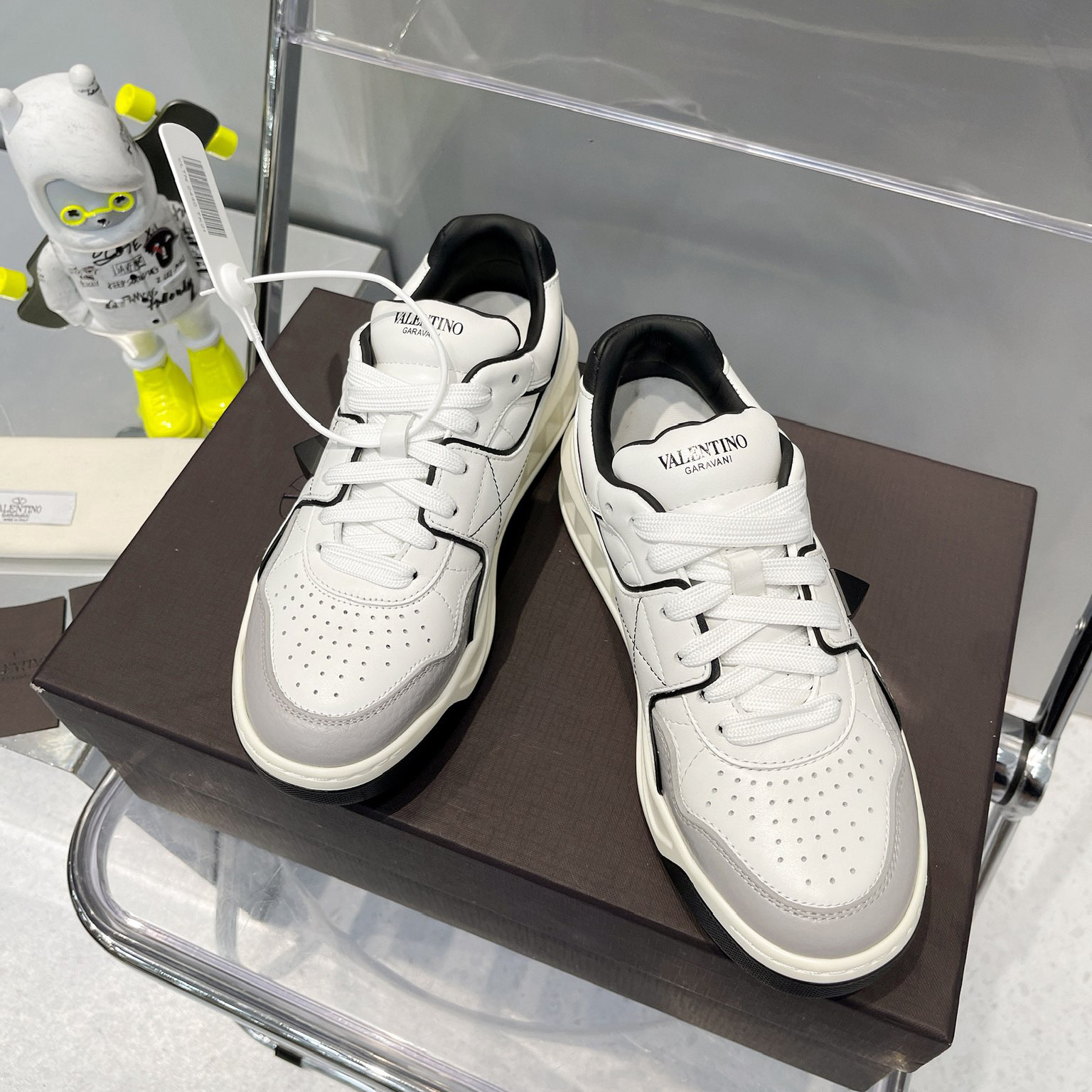 Valenti One Stud Low-Top Calfskin Sneaker - PerfectKickZ