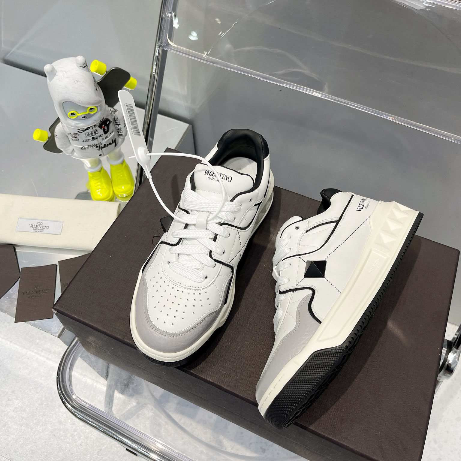 Valenti One Stud Low-Top Calfskin Sneaker - PerfectKickZ