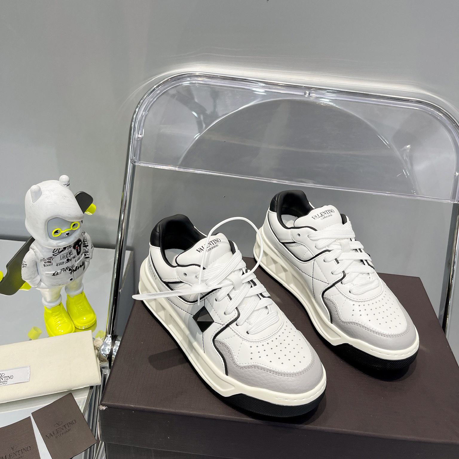 Valenti One Stud Low-Top Calfskin Sneaker - PerfectKickZ