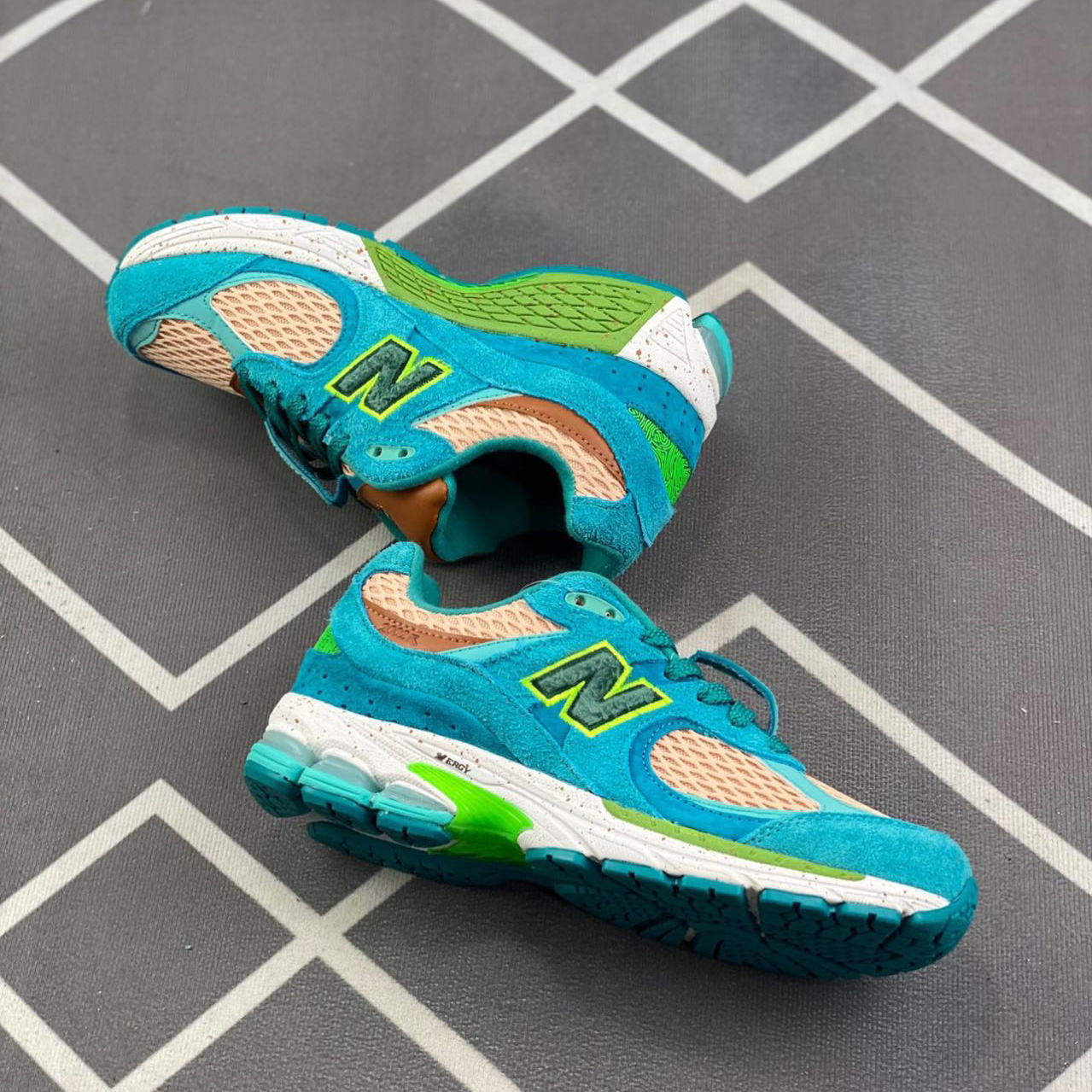New Balance Running Sneakers          M2002RDD   - PerfectKickZ