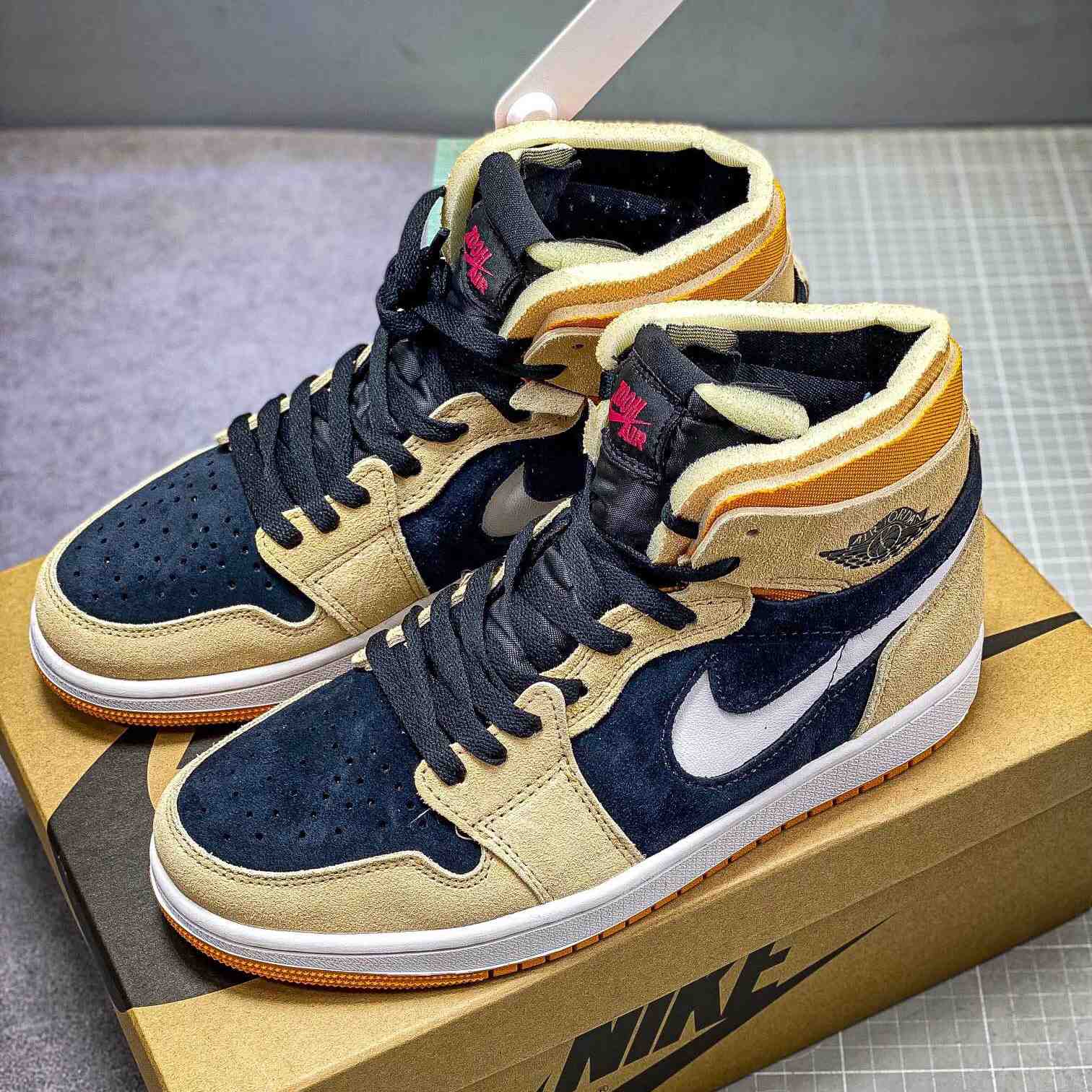 Air Jordan 1 Zoom CMFT AJ1  Sneaker    CT0978-200 - PerfectKickZ