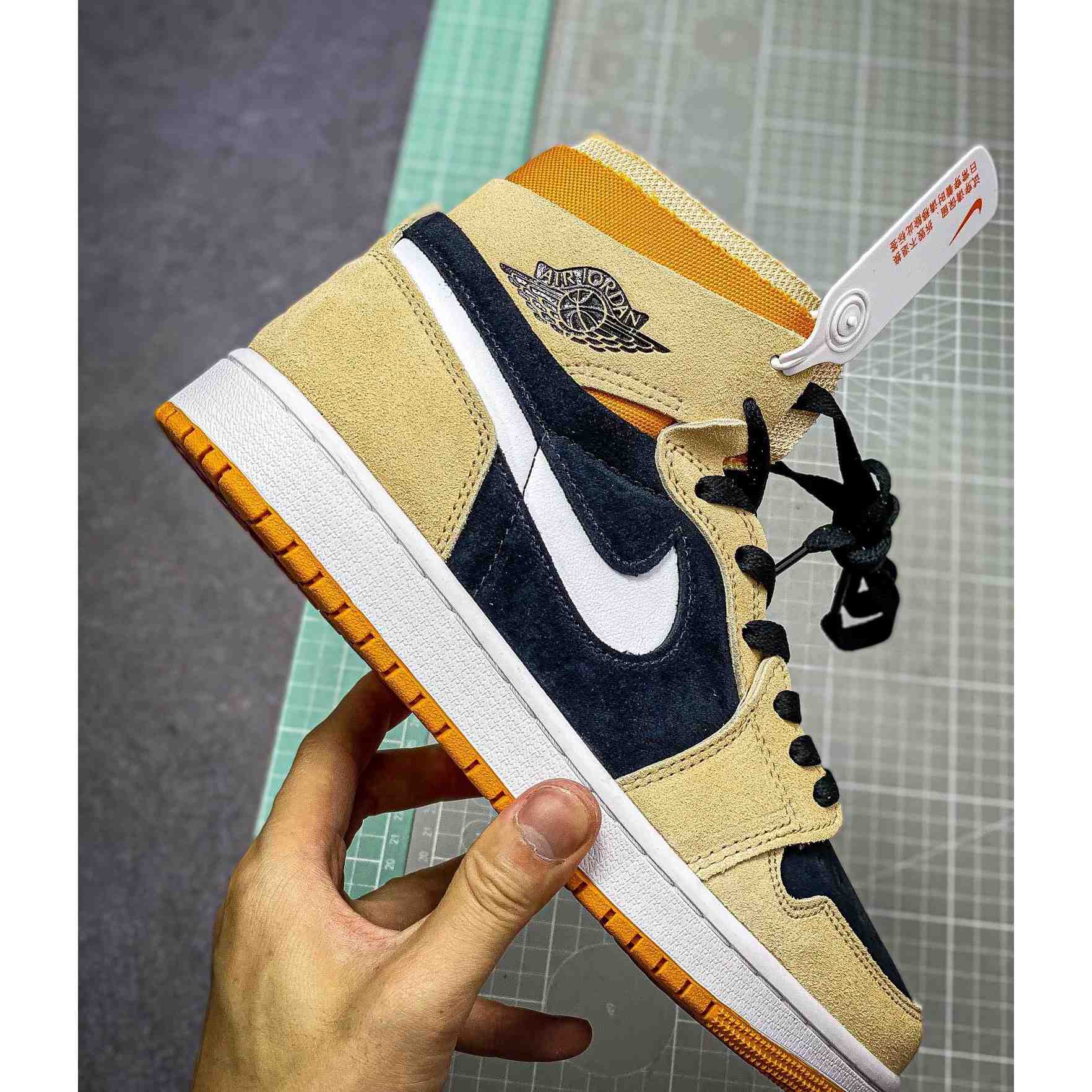 Air Jordan 1 Zoom CMFT AJ1  Sneaker    CT0978-200 - PerfectKickZ