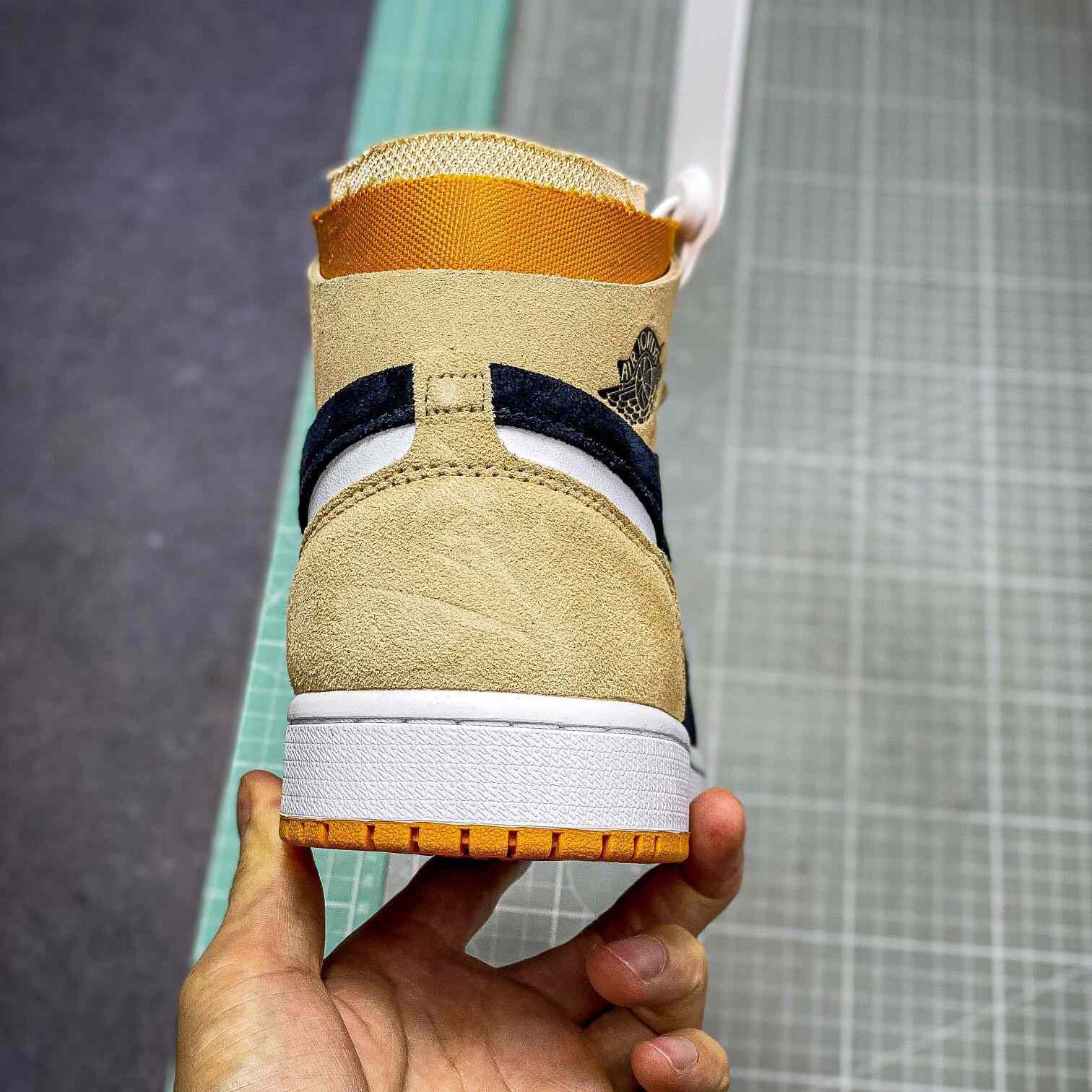 Air Jordan 1 Zoom CMFT AJ1  Sneaker    CT0978-200 - PerfectKickZ