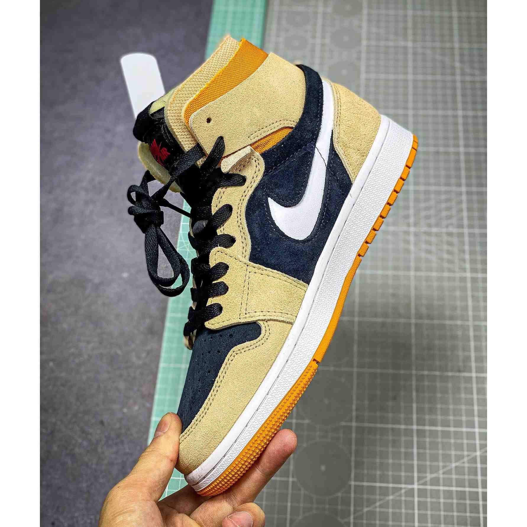 Air Jordan 1 Zoom CMFT AJ1  Sneaker    CT0978-200 - PerfectKickZ