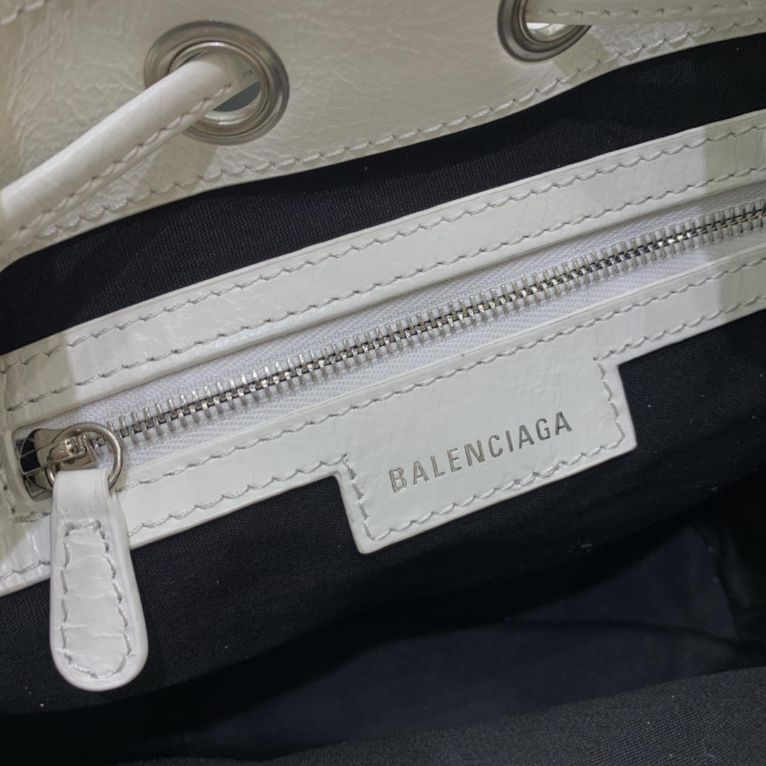 Balenciaga Le Cagole XS Bucket Bag In White Arena Lambskin, Aged-Silver Hardware(15-19.8-17.8cm) - PerfectKickZ