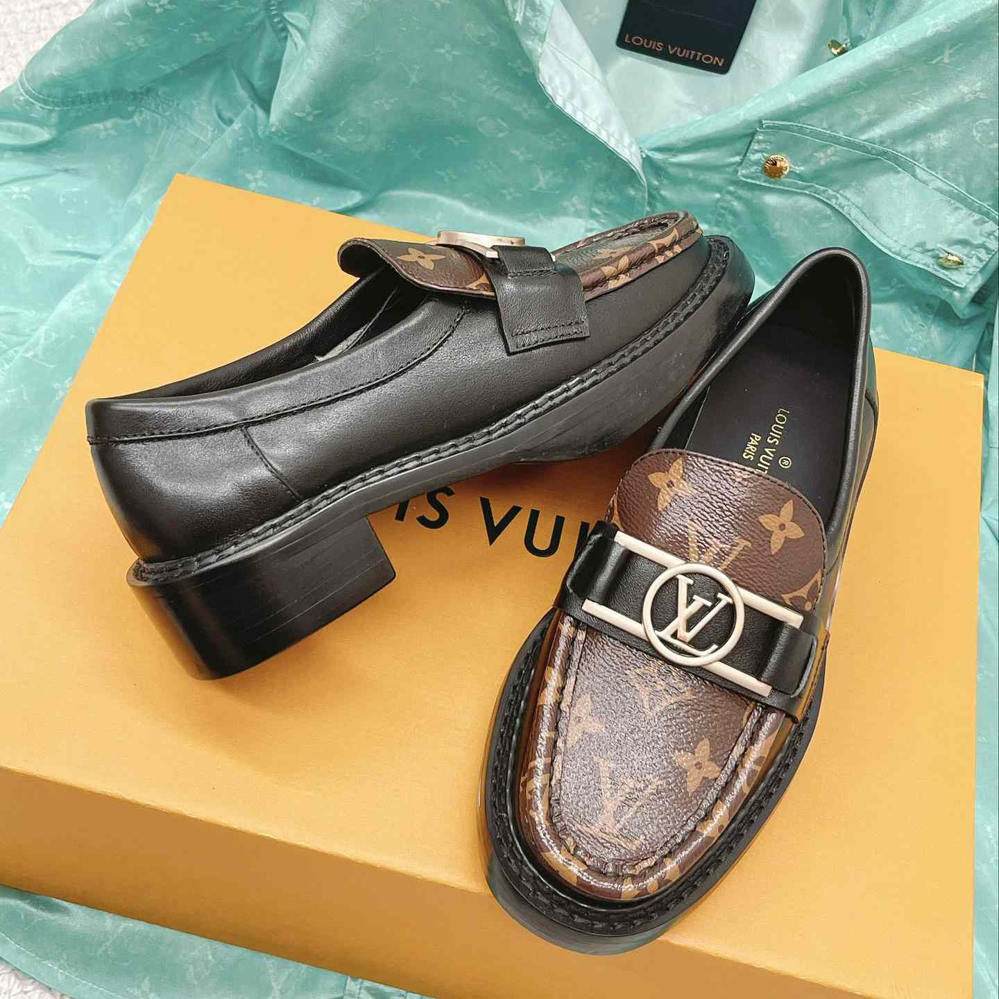 Louis Vuitton Academy Loafer    1A7TXK - PerfectKickZ