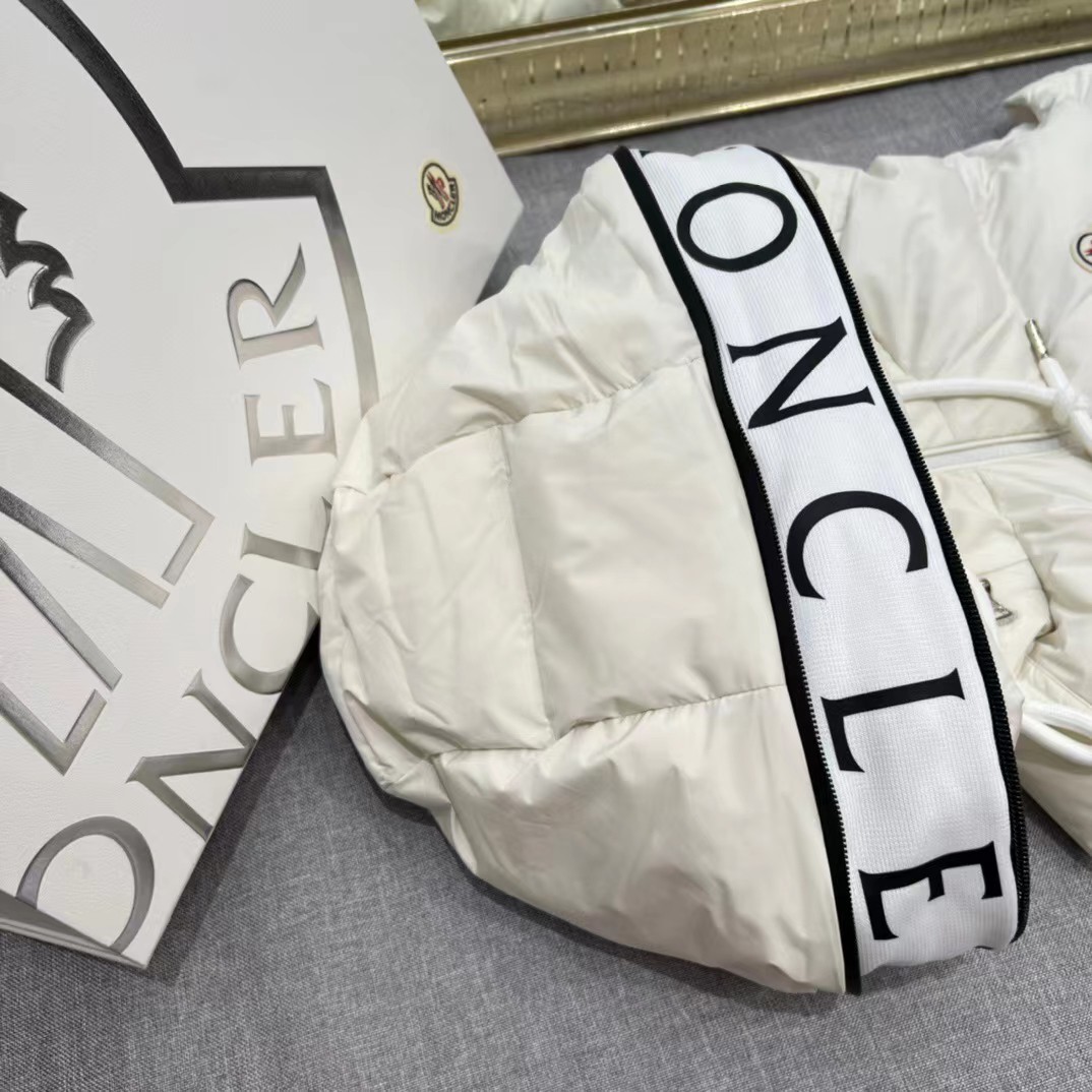 Moncler Cardamine Down Vest - 