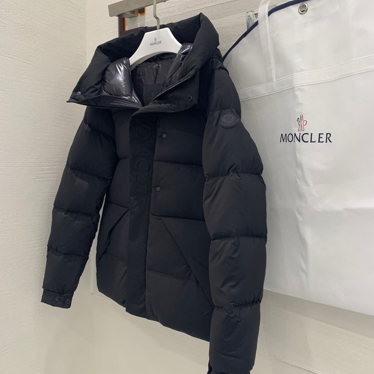 Moncler Short Down Jacket - PerfectKickZ