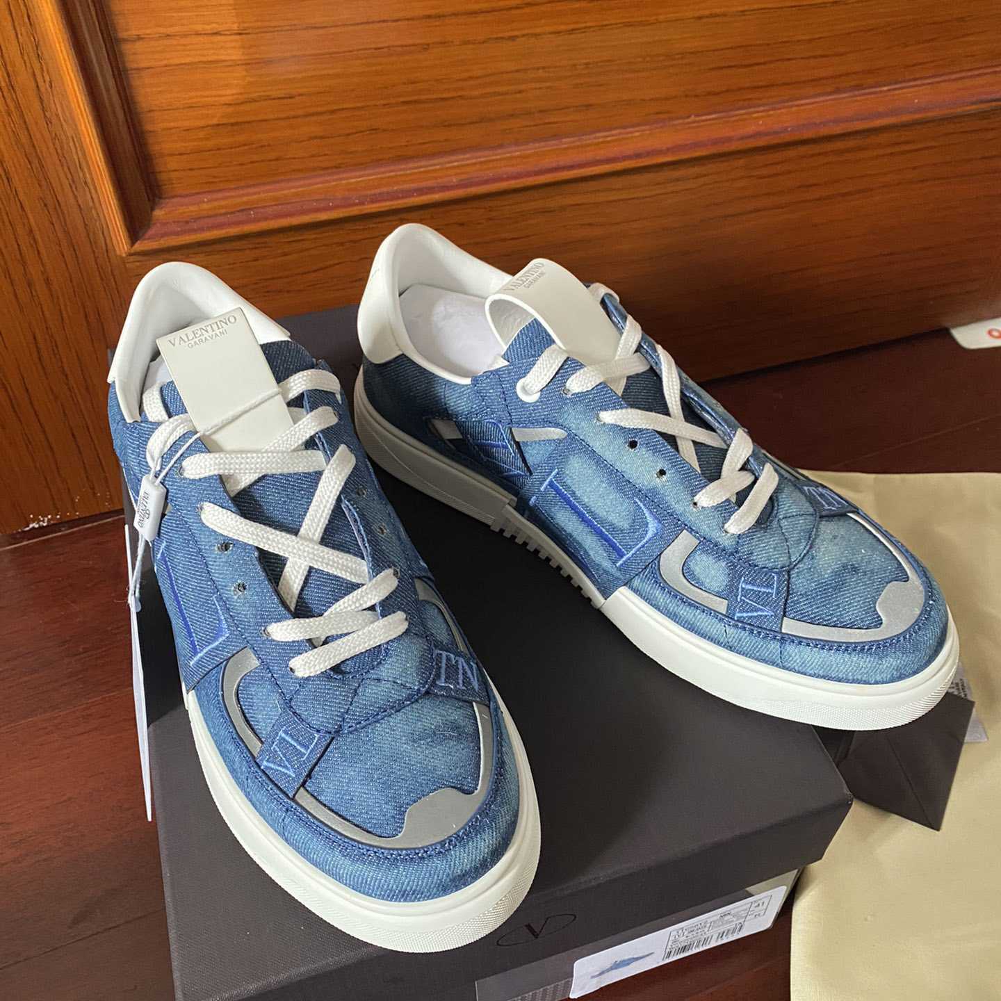 Valenti Low-Top Calfskin Vl7n Sneaker With Bands - PerfectKickZ