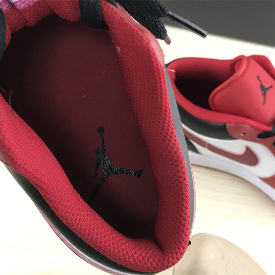 Air Jordan 1 Low Sneaker   553558-163  - 
