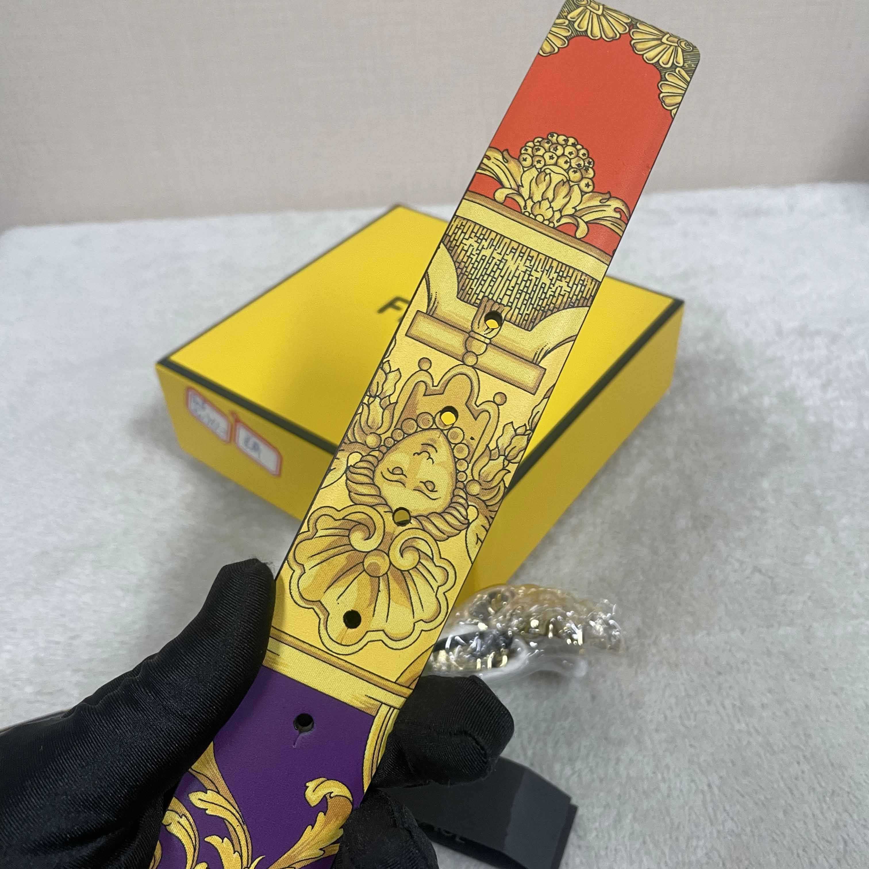 Versace La Medusa Le Pop Classique Reversible Belt   40mm - PerfectKickZ