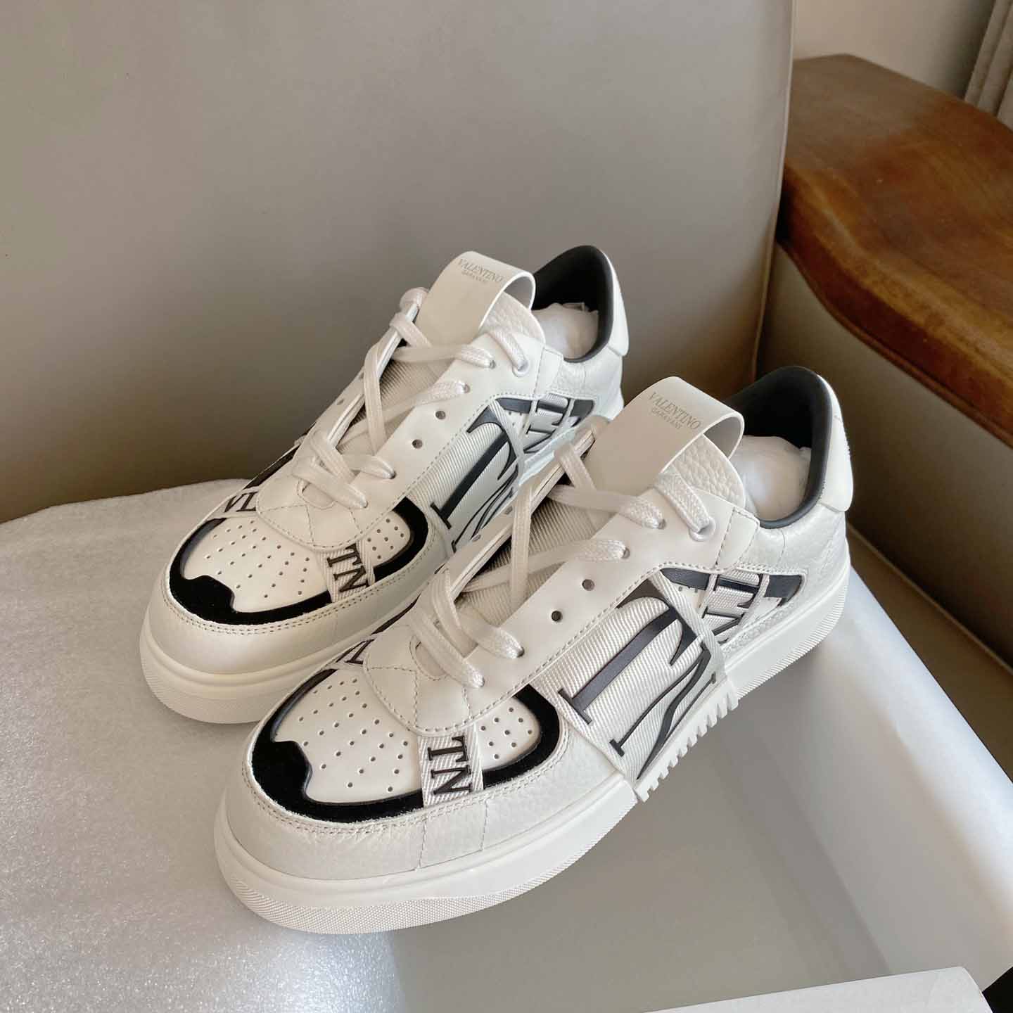 Valenti Low-Top Calfskin Vl7n Sneaker With Bands - PerfectKickZ