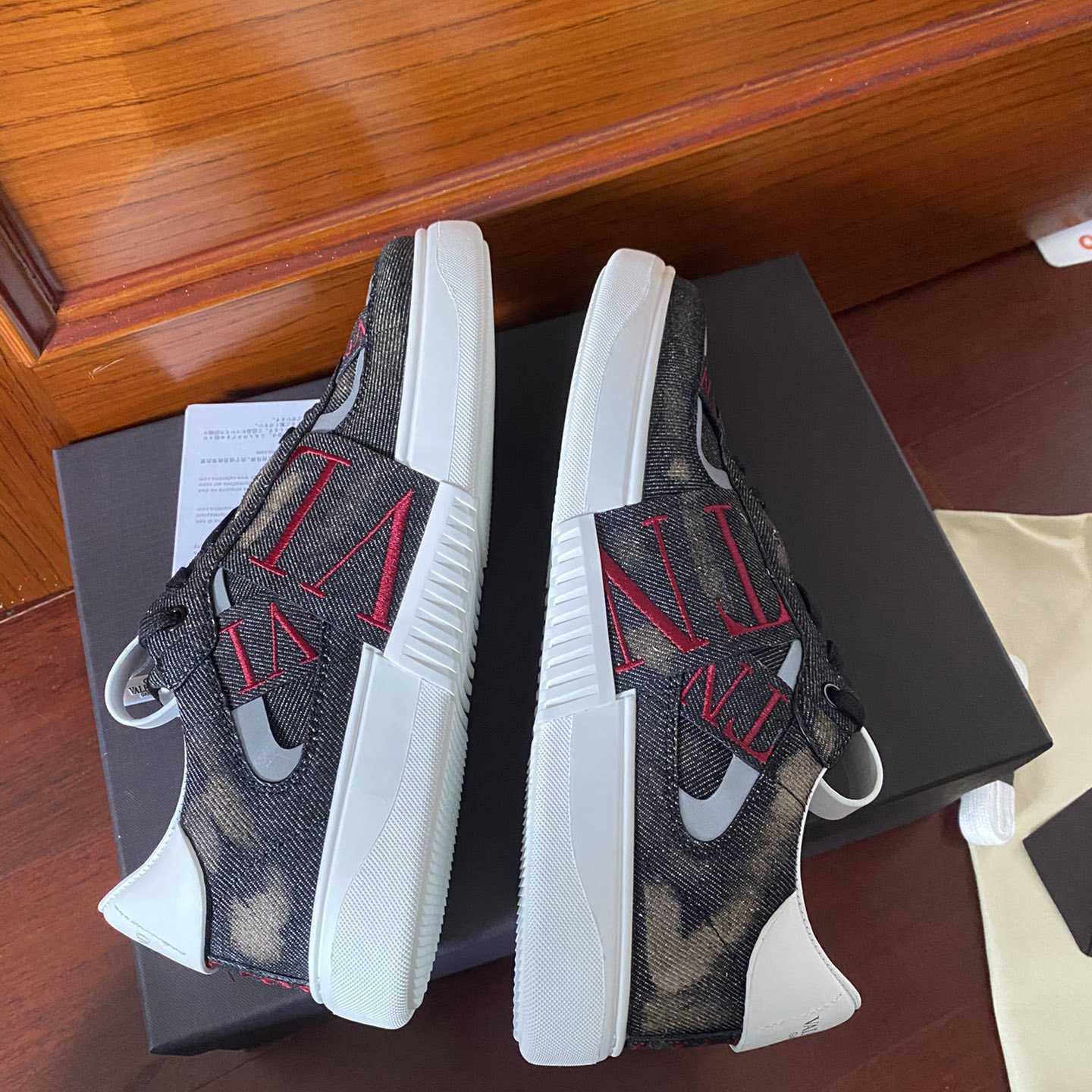 Valenti Low-Top Calfskin Vl7n Sneaker With Bands - PerfectKickZ