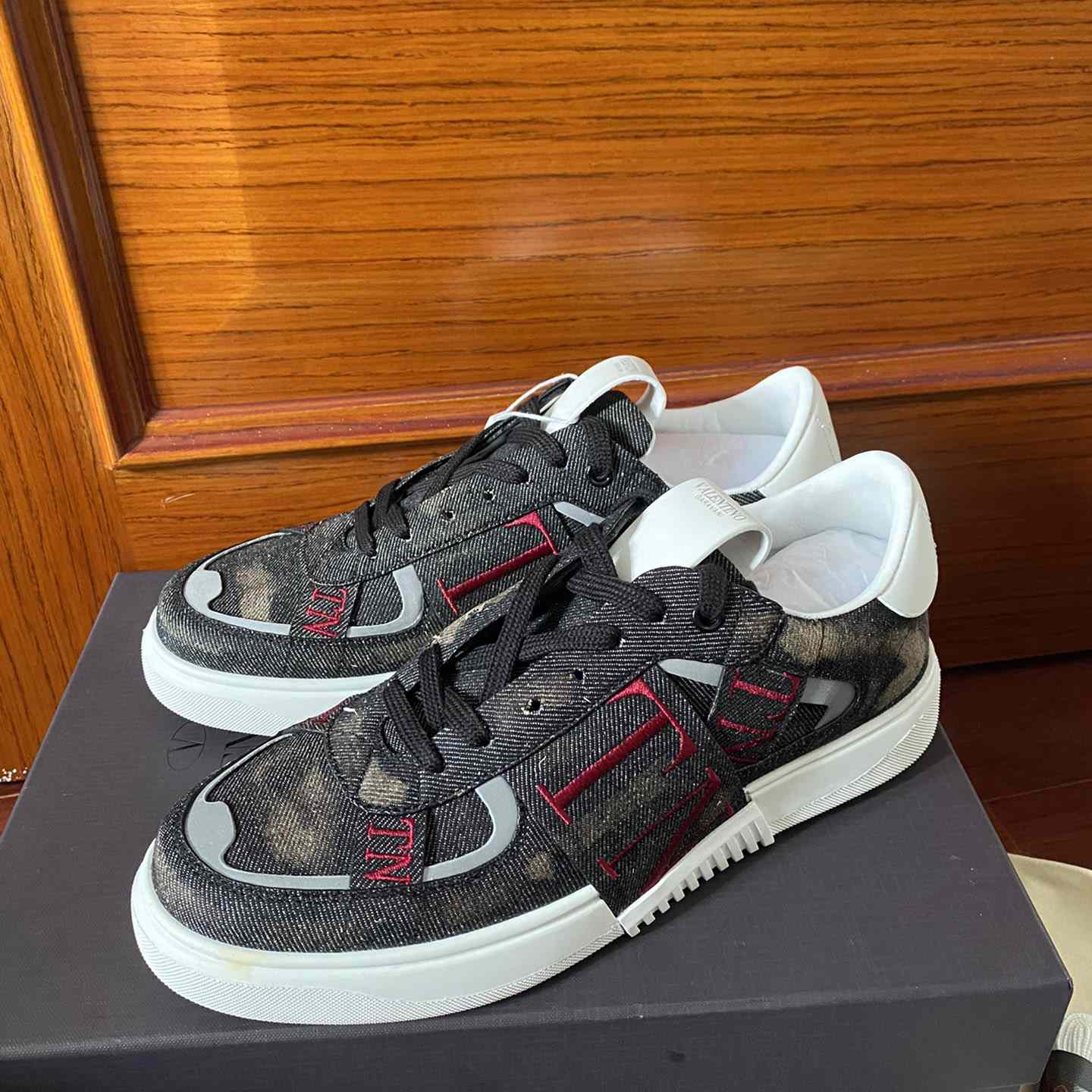 Valenti Low-Top Calfskin Vl7n Sneaker With Bands - PerfectKickZ