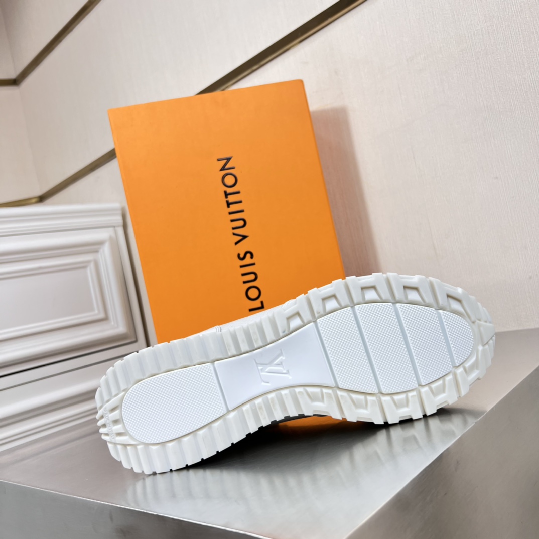 Louis Vuitton Run Away Sneaker      1A9ZK2 - PerfectKickZ