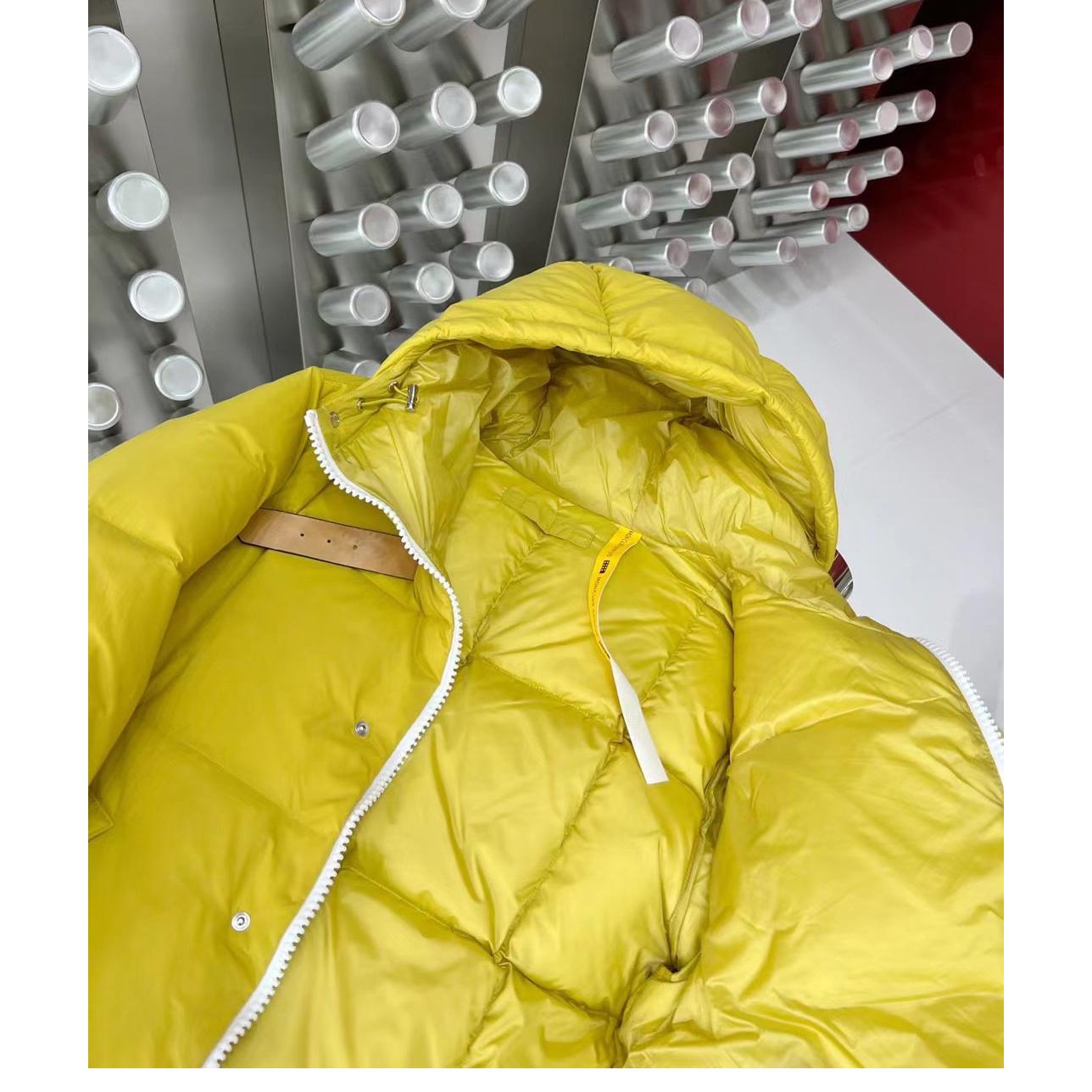 Moncler Wintefold Short Down Jacket - 