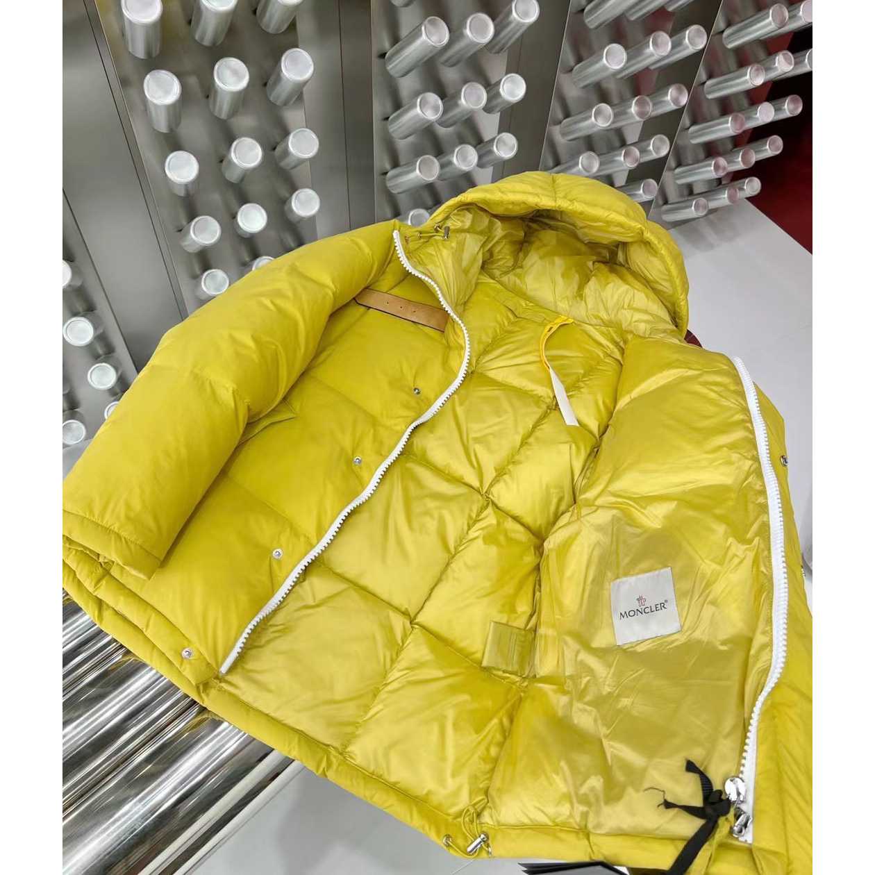 Moncler Wintefold Short Down Jacket - 