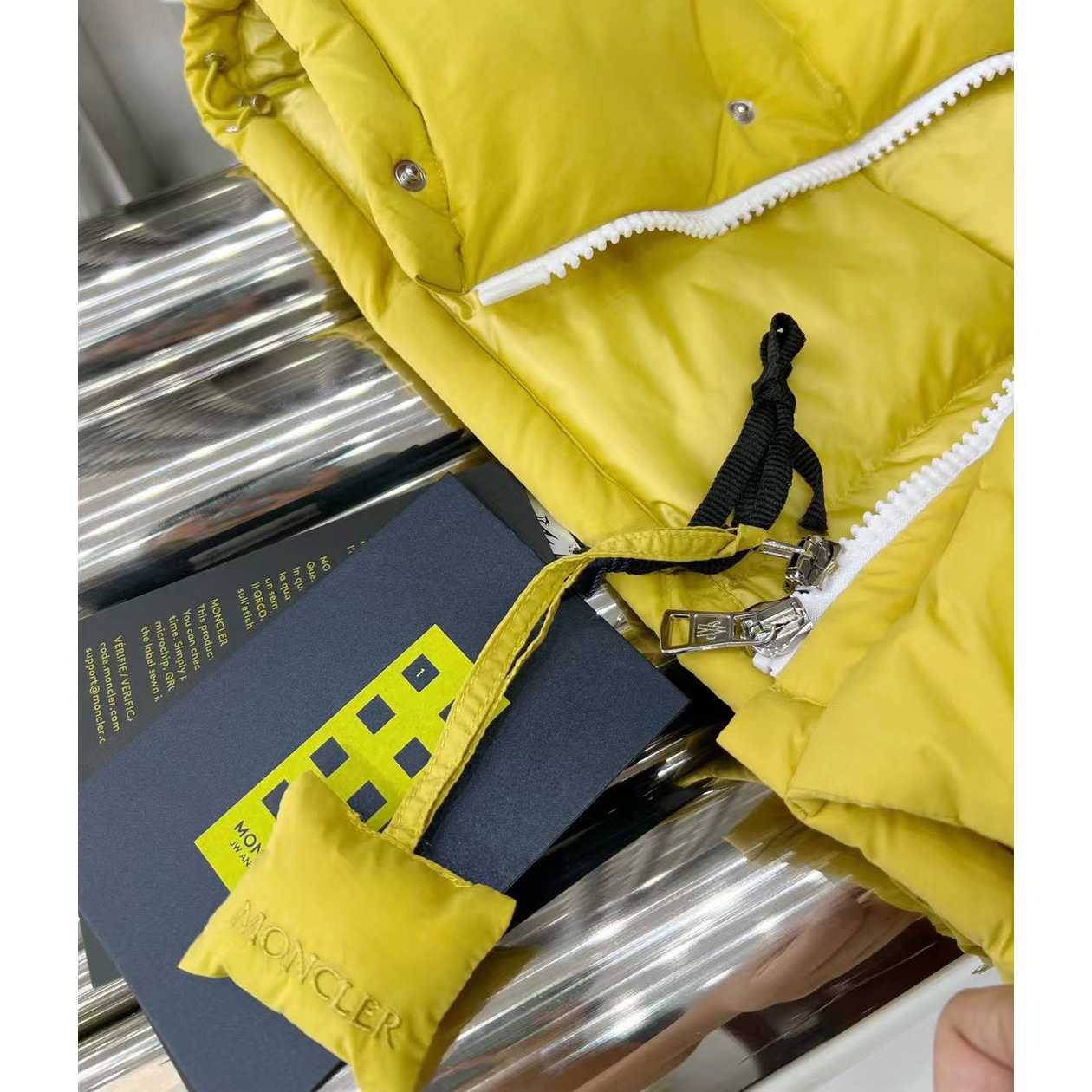 Moncler Wintefold Short Down Jacket - 