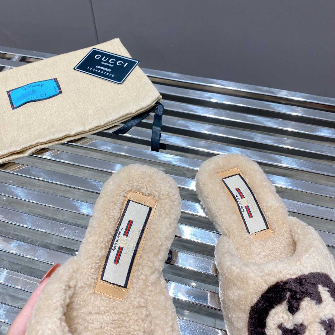 Gucci Women's Slippers With Interlocking G - PerfectKickZ