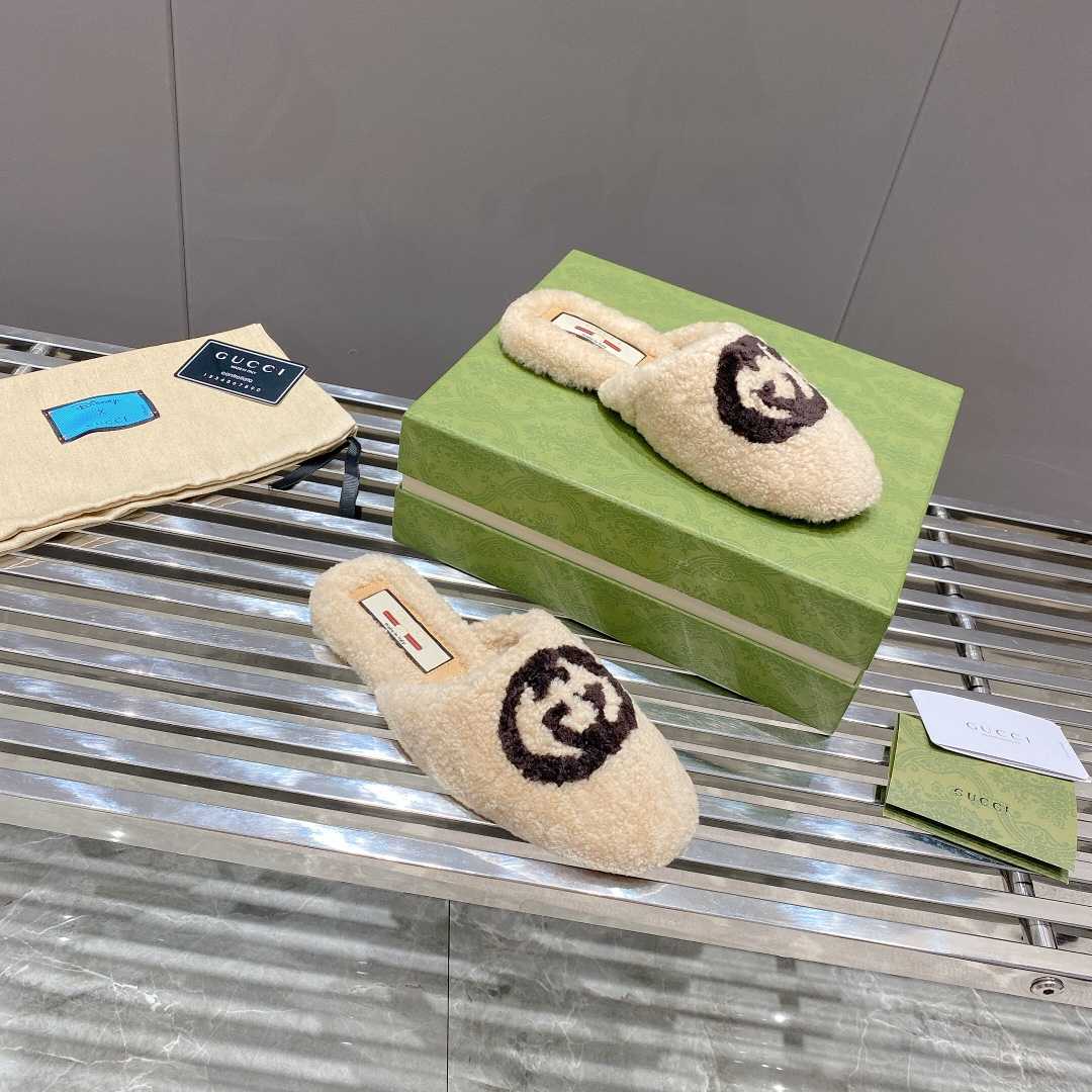 Gucci Women's Slippers With Interlocking G - PerfectKickZ